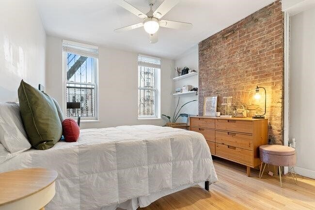 Foto del edificio - 328 Madison St