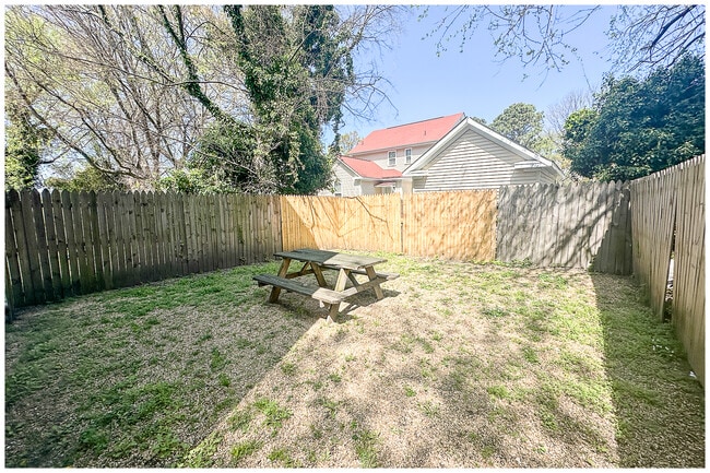 Photo - 1530 W 40th St House
