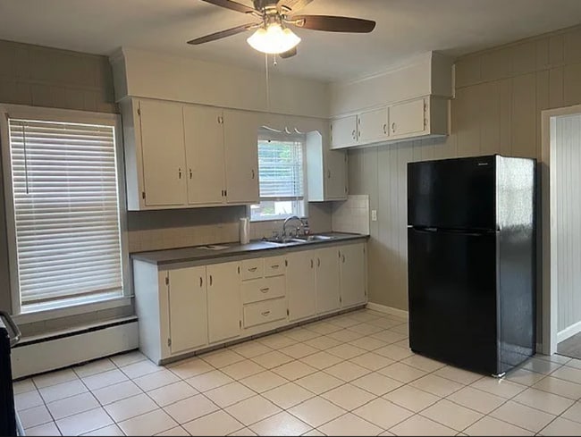 Kitchen - 32 Clyde St