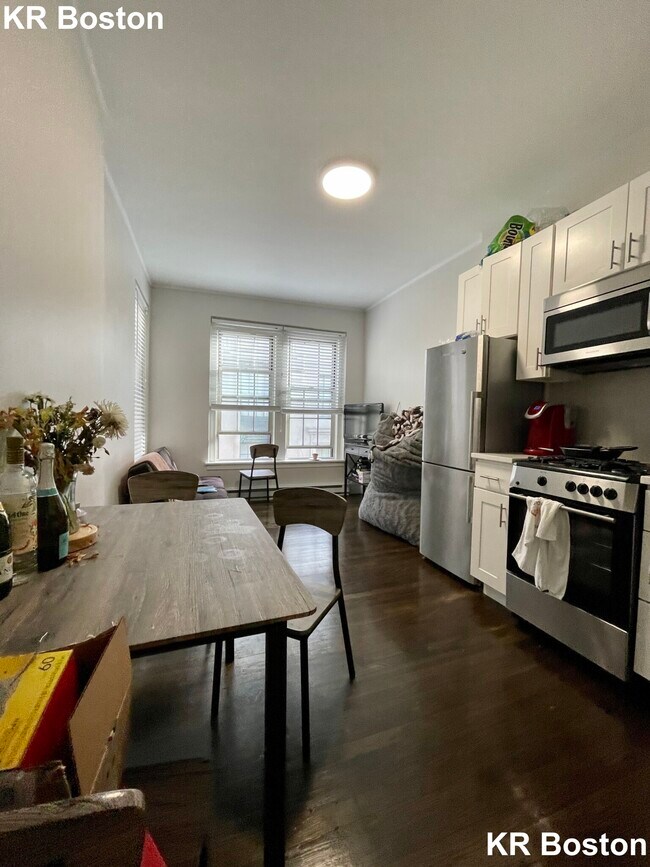 Building Photo - 8 Saint Germain St