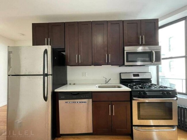 Foto del edificio - 1 bedroom in ASTORIA NY 11106