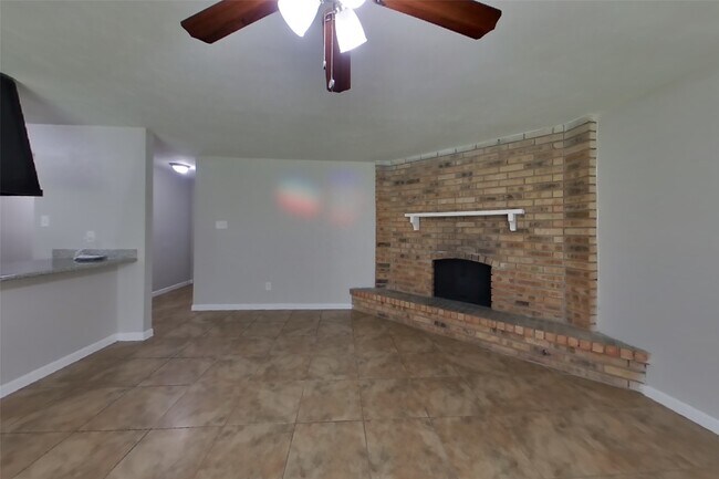 Building Photo - 5030 Ridgecreek Dr
