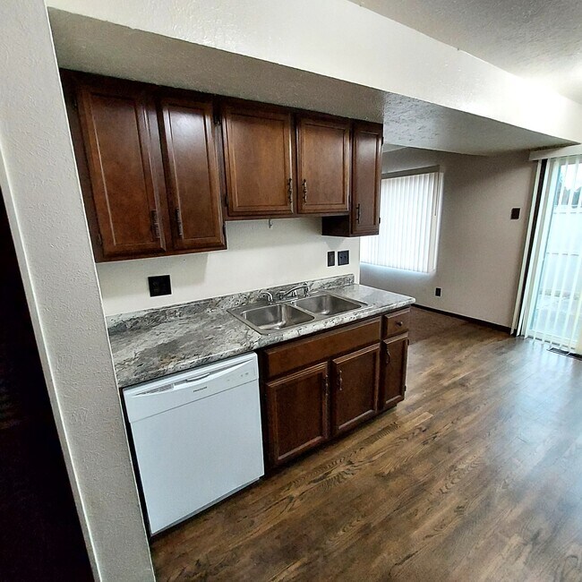 Foto del edificio - 465 Simpson Ave