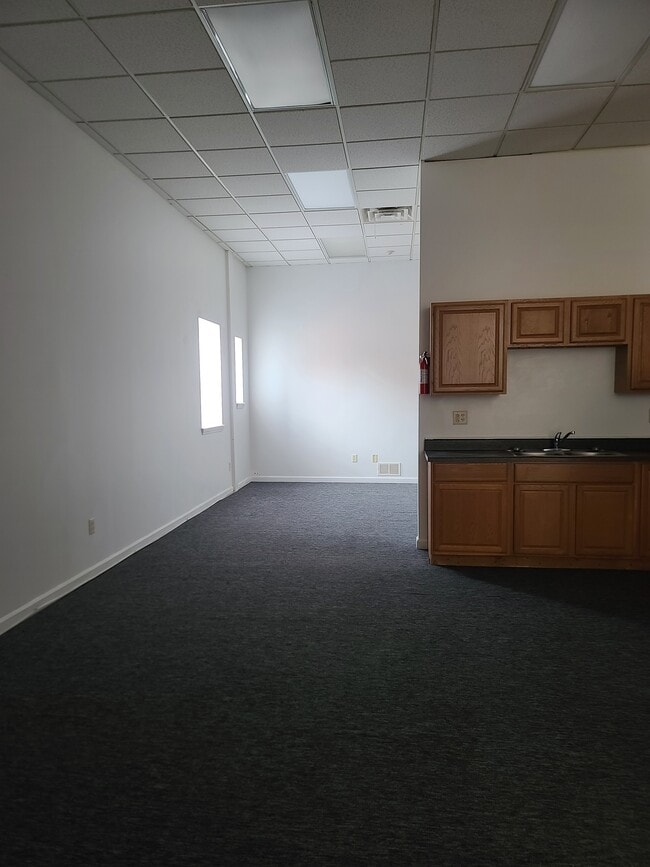 Building Photo - 44 N Main St