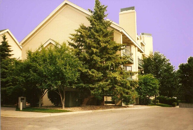Your new home at 7602 York Ave So in Edina! - 7602 York Ave S