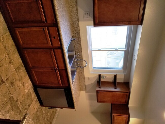 Building Photo - Darling 3 bedroom Home in Oxnard