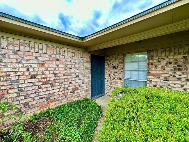 Foto del edificio - G 201-203 Gruver Circle