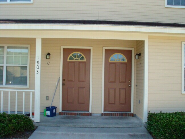 Foto del edificio - 1803 Plum St