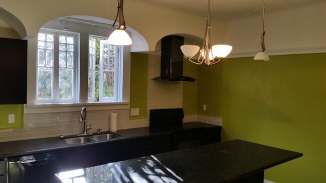 320 Monticello Ave Jefferson La 70121 Apartment For In Kitchen Island 320 Monticello Ave