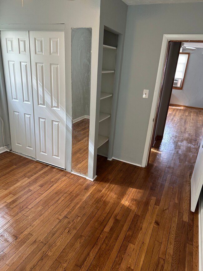 Foto del edificio - 1637 E Cold Spring Ln