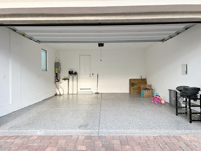 Building Photo - 770 Aurora Vale Pl