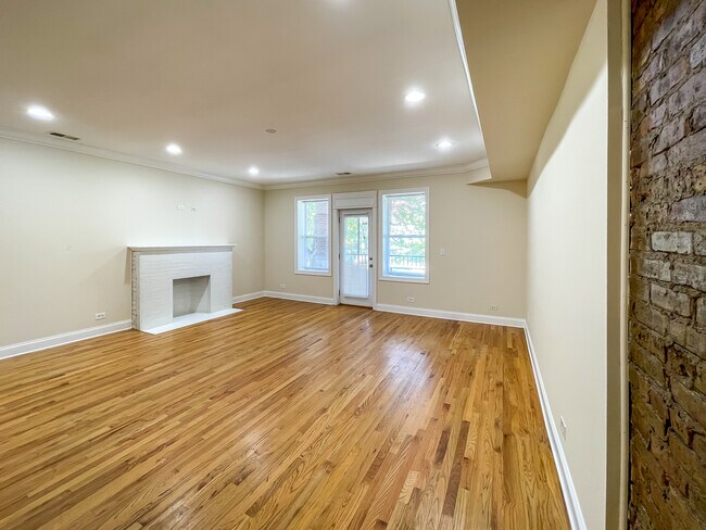 Living Room - 6142 S Ellis Ave