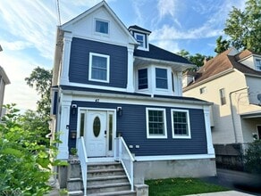 Building Photo - 47 Greenwood Ave