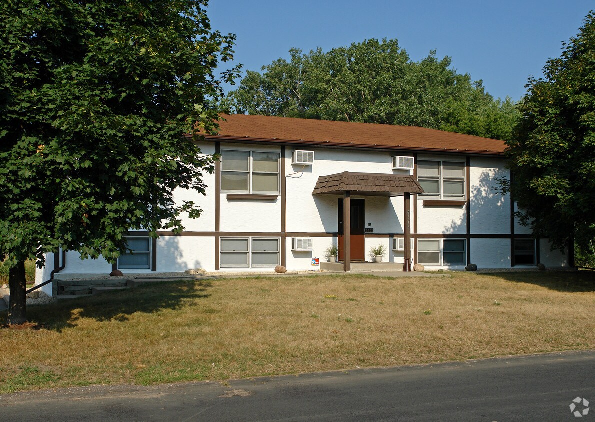 7660 Woodlawn Dr, Mounds View, MN 55112 Apartments in Mounds View, MN
