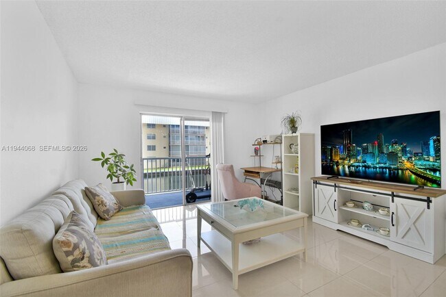 Foto del edificio - 3527 NE 168th St