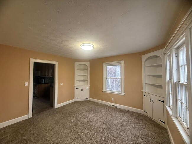 Foto del edificio - Spacious four-bedroom, two bathroom, pet friendly home!