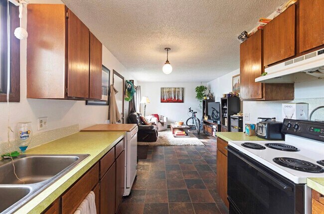 cocina a sala de estar - 2016 S 13th St W