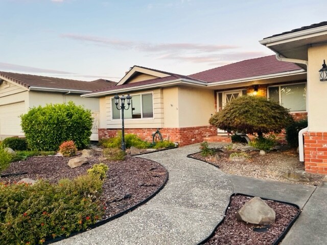 Building Photo - 2778 Marineview Dr