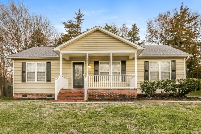 Building Photo - 950 Piney Church Rd