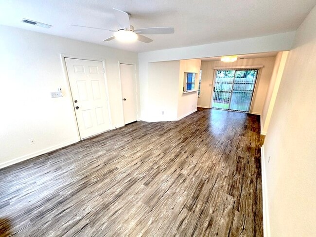 Building Photo - Charming 3BD/3BA Home with Modern Upgrades
