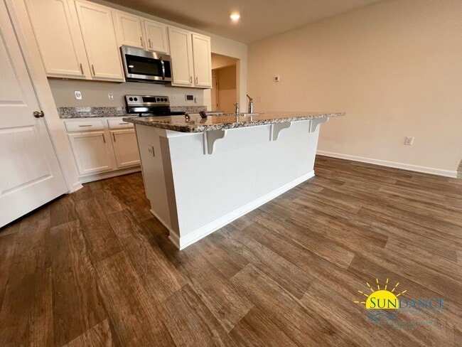 Building Photo - Stunning 4 Bedroom Home in Crestview!