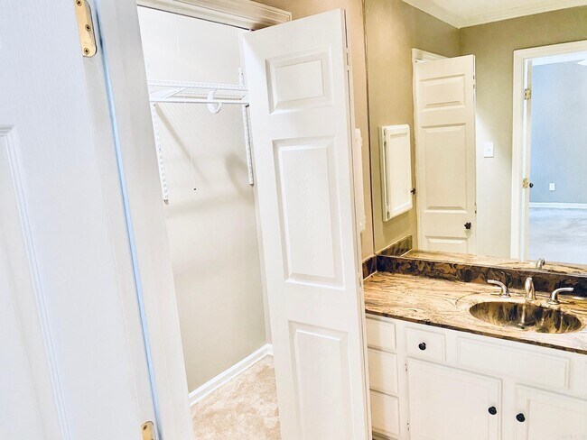 Foto del edificio - 2200 Andover Ct