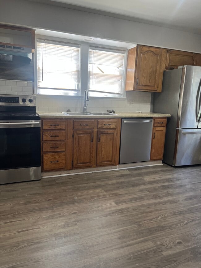 Kitchen 2 - 929 Park Ave