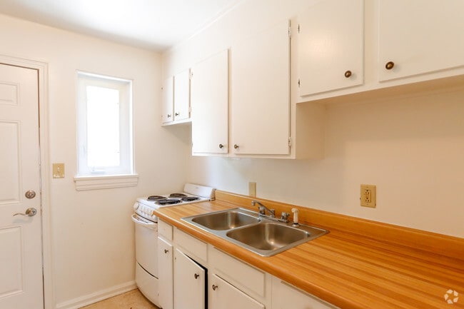 2BR,1BA - The Flats at Marlowe