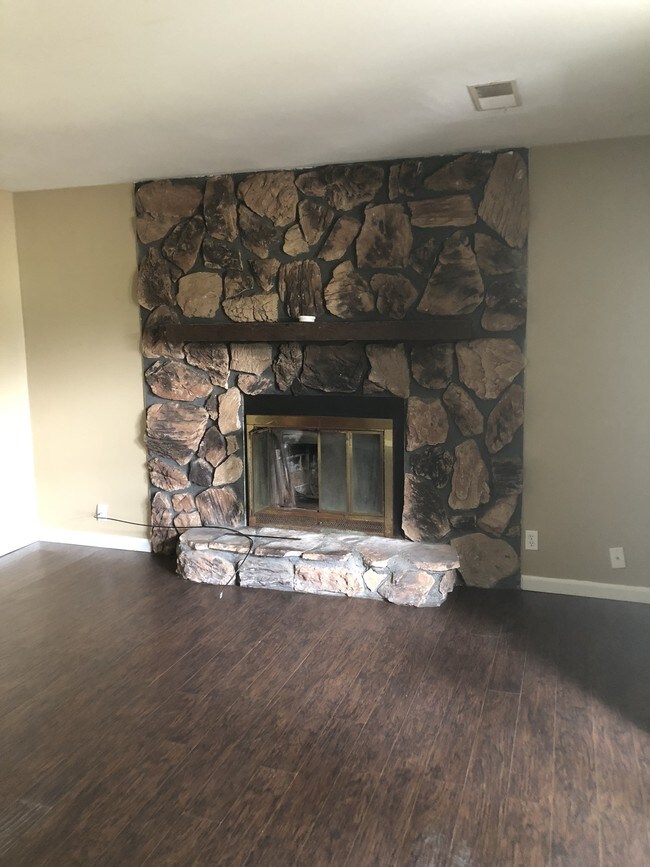 31 Kinney Dr, Belleville, IL 62221 Townhome Rentals in Belleville IL