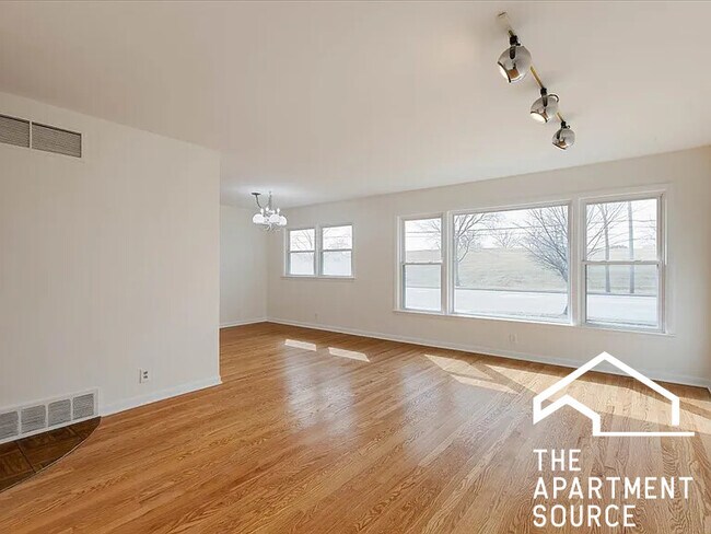 Foto del edificio - 4538 Dempster St