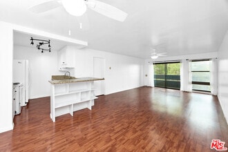 Building Photo - 7777 W 91st St