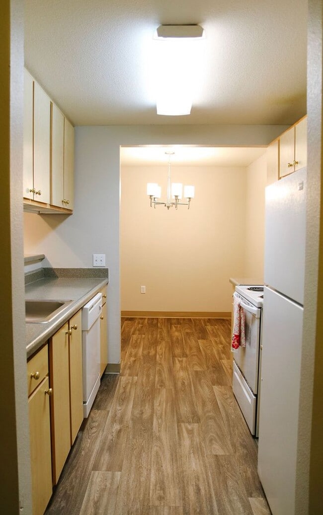 Building Photo - Life Just Got Better Come See For Yourself At Powell Court Apartments!!