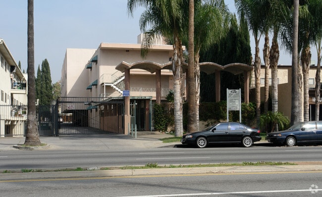 Building Photo - 14919 Sherman Way