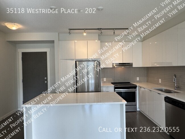 Building Photo - ?? Bright Courtyard Condo @ Elmstone– 2 Parking Spots