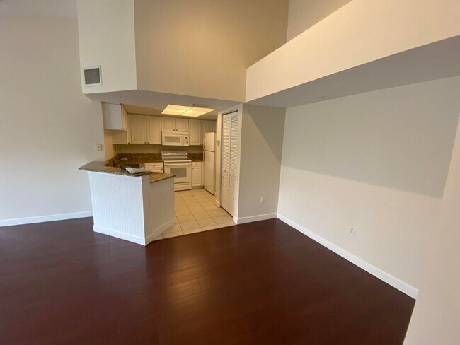 Foto del edificio - 1100 Crestwood Ct S