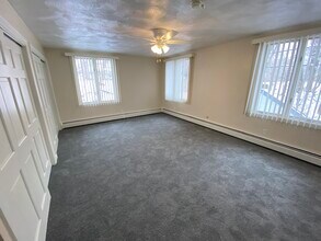 Building Photo - 919 Main St