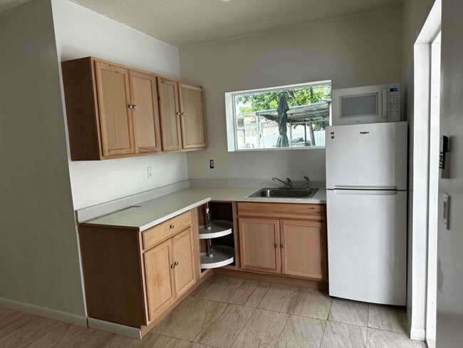 Building Photo - 15840 SW 102nd Ave
