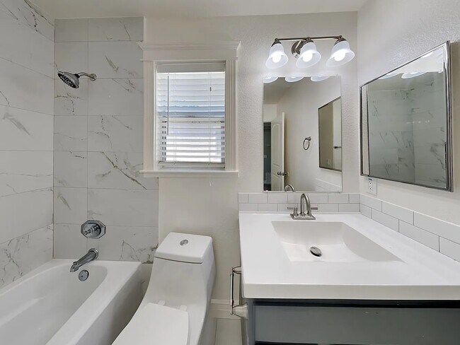 Building Photo - 3160 Glentana Way