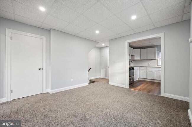 Building Photo - 238 Carre Ave