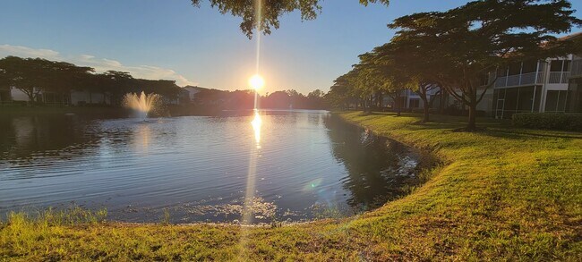 Foto del edificio - 5620 Sherborn Dr