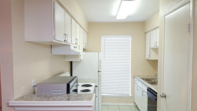 Building Photo - 6200 Ranchester Dr