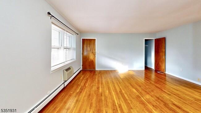 Building Photo - 110 Elm St