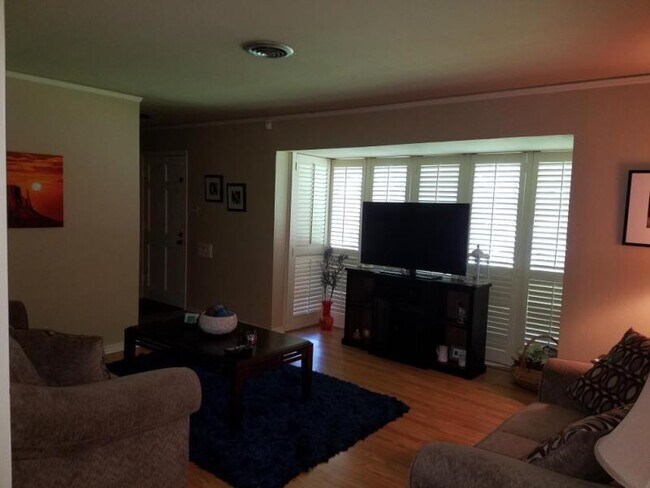 Building Photo - 3722 Pope Dr