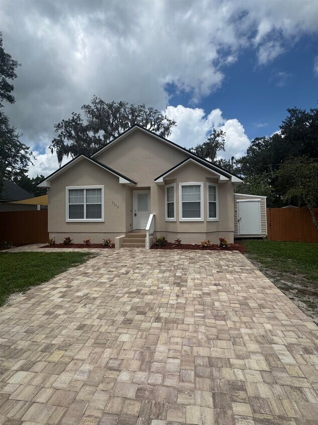Foto principal - 3372 9th St