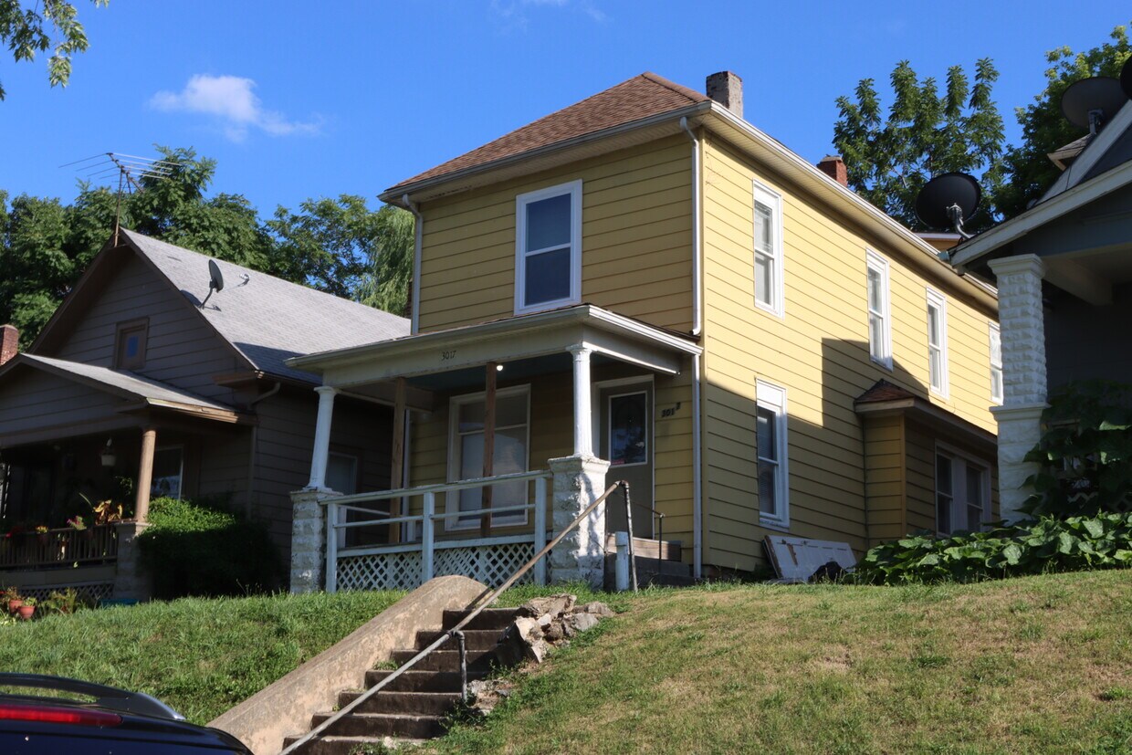 House on the hill - 3017 Connor St