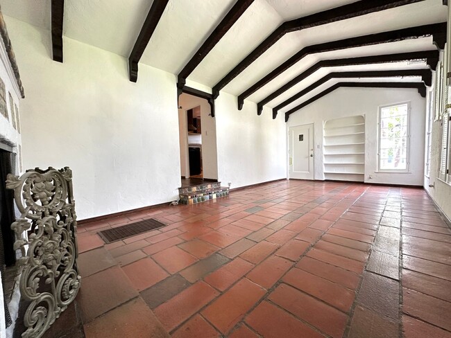Building Photo - 6233 Commodore Sloat Dr