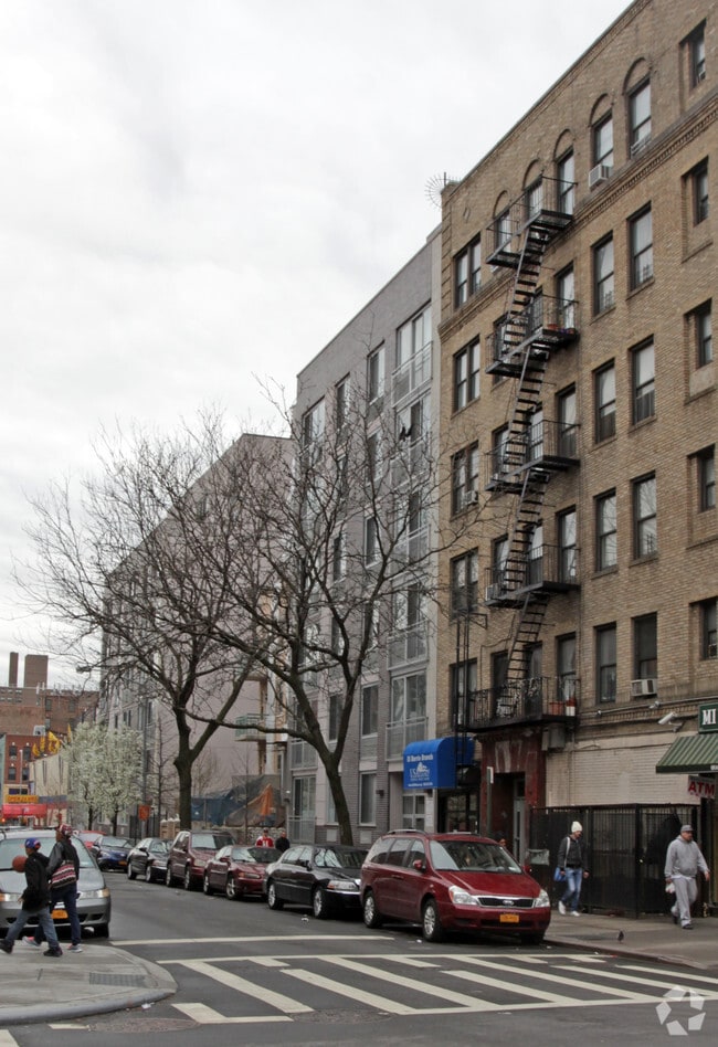 Building Photo - 160 E 117th St