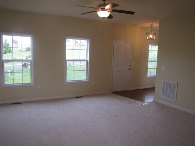 Building Photo - 203 Winnbrook St