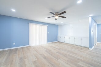 Building Photo - 707 Norwood Ln