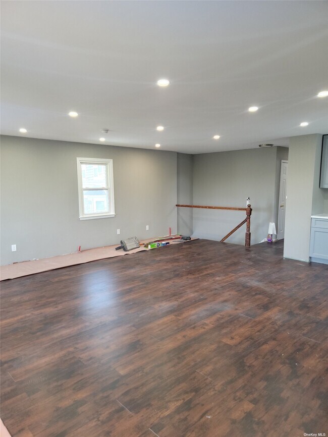 26208 Hungry Harbor Rd, Queens, NY 11422 Room for Rent in Queens, NY